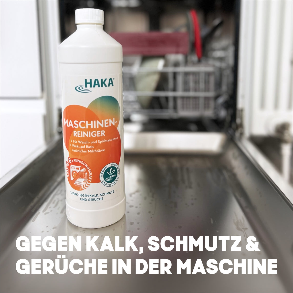 Maschinenreiniger gegen Schmutz, Kalk und Gerüche auf der Spülmaschinentür