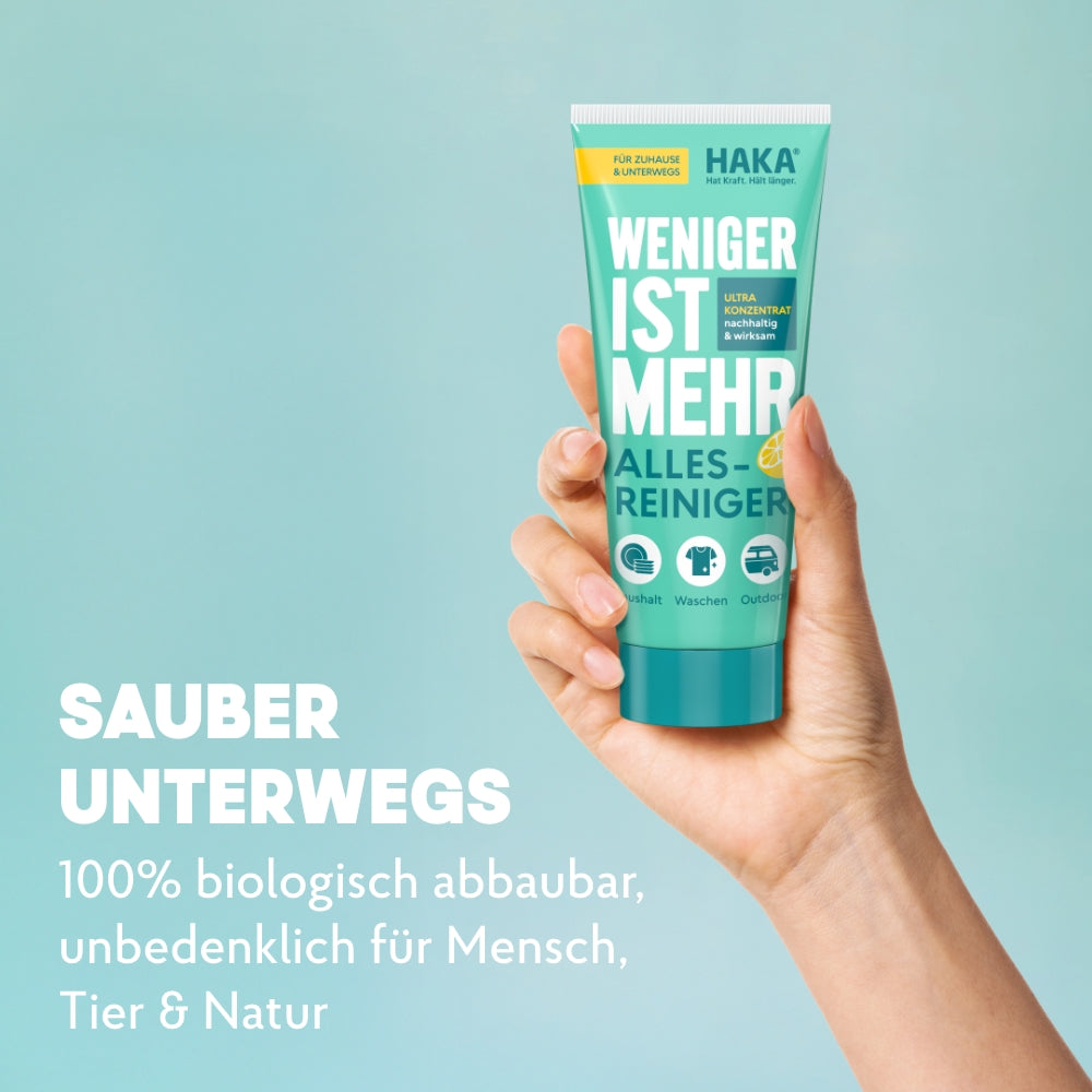 Allesreiniger To Go Tube in der Hand mit  der Info biologisch abbaubar und unbedenklich