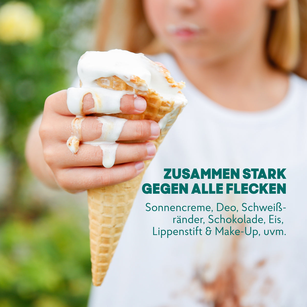Mädchen, das Eis isst 